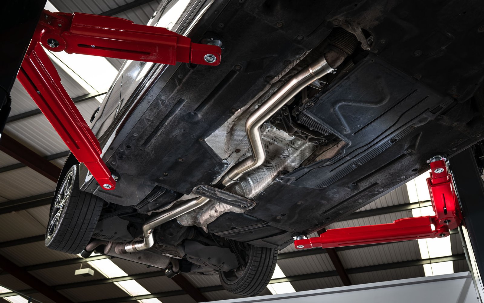BMW F2X M140i/M240i – 80 mm tubo intermedio con supresor del resonador – compatible con el silencioso trasero opcional M Performance