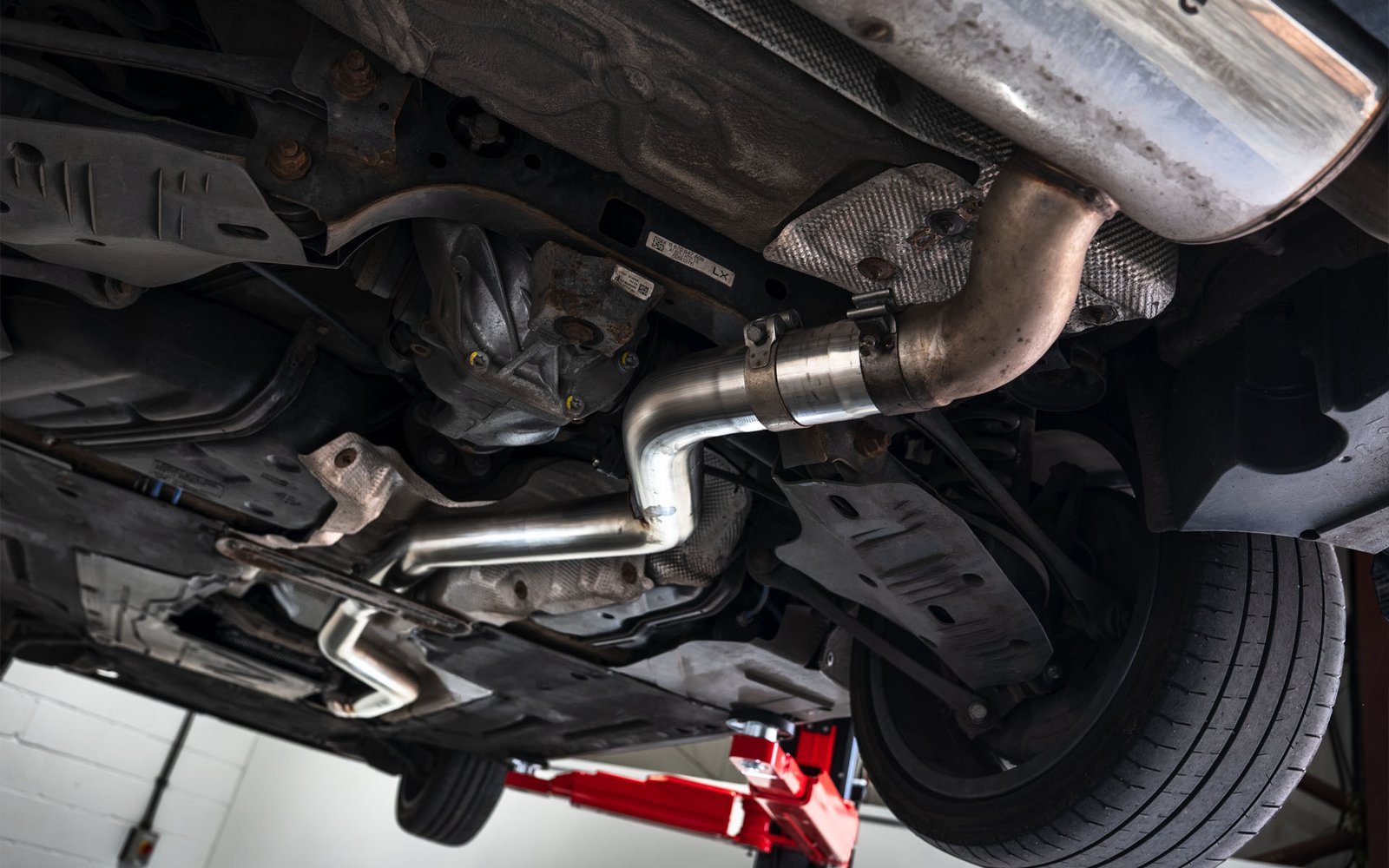 BMW F2X M140i/M240i – 80 mm tubo intermedio con supresor del resonador – compatible con el silencioso trasero opcional M Performance
