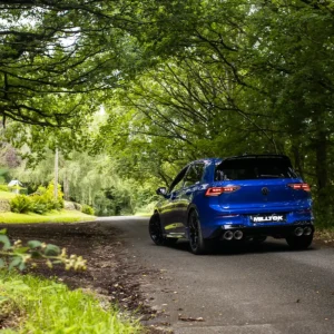 VW Golf R MK8/MK8.5 – 80 mm sistema con salidas de titanio cepillado (sistema de competición – máxima intensidad de sonido)
