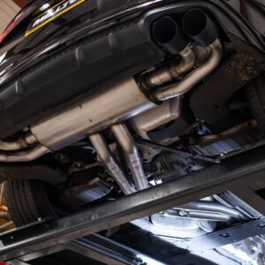 Audi SQ8 4.0 V8 Bi-Turbo (restyling) – escape desde el tubo delantero con salidas negras Cerakote