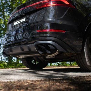 Audi SQ8 4.0 V8 Bi-Turbo (restyling) – escape desde el tubo delantero con salidas negras Cerakote