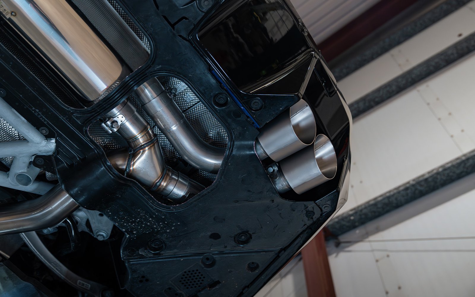 BMW M5 G90/G99 (UK/EU Spec) – axle-back con salidas de titanio cepillado