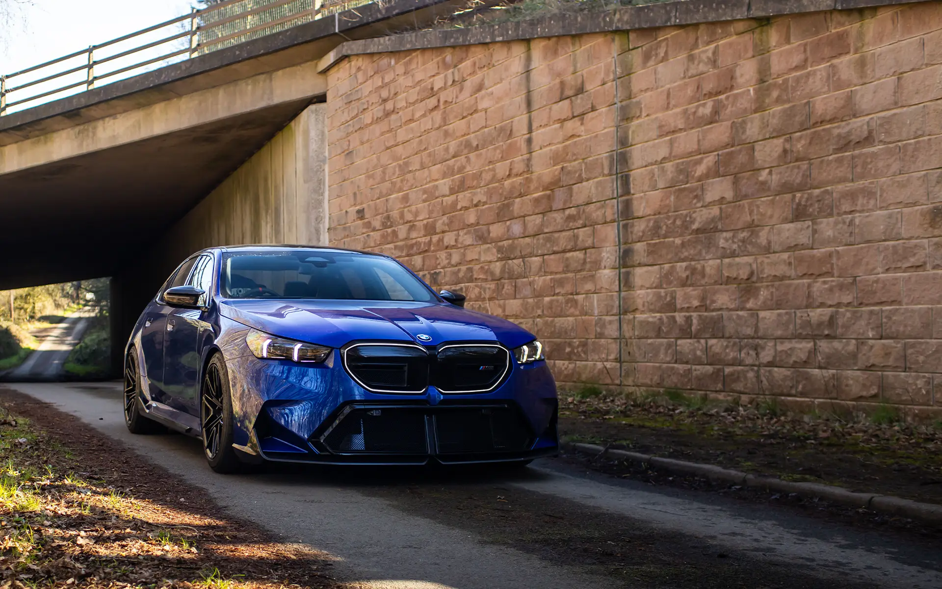 BMW M5 G90/G99 (UK/EU Spec) – axle-back con salidas de titanio azulado