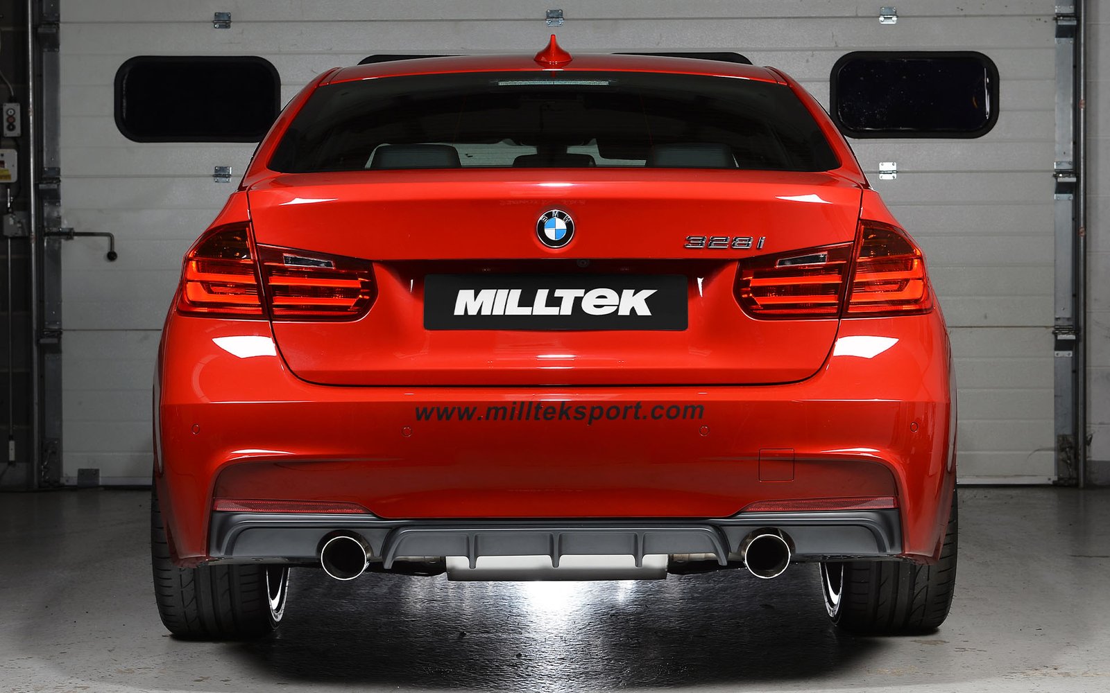 BMW F30 328i M Sport – Escape cat-back resonado (sonido más discreto) con salidas dobles pulidas