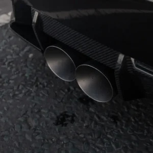 BMW G87 M2 – escape desde el catalizador secundario no resonado con salidas GT-115 de titanio cepillado