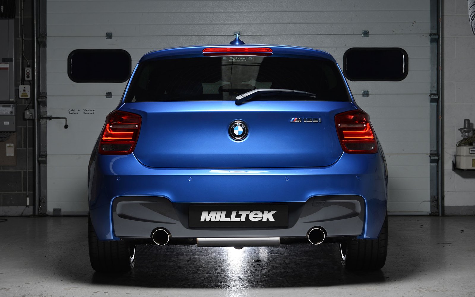 BMW F20/F21 M135i (sin xDrive) – escape cat-back con silencioso trasero Road y salidas pulidas