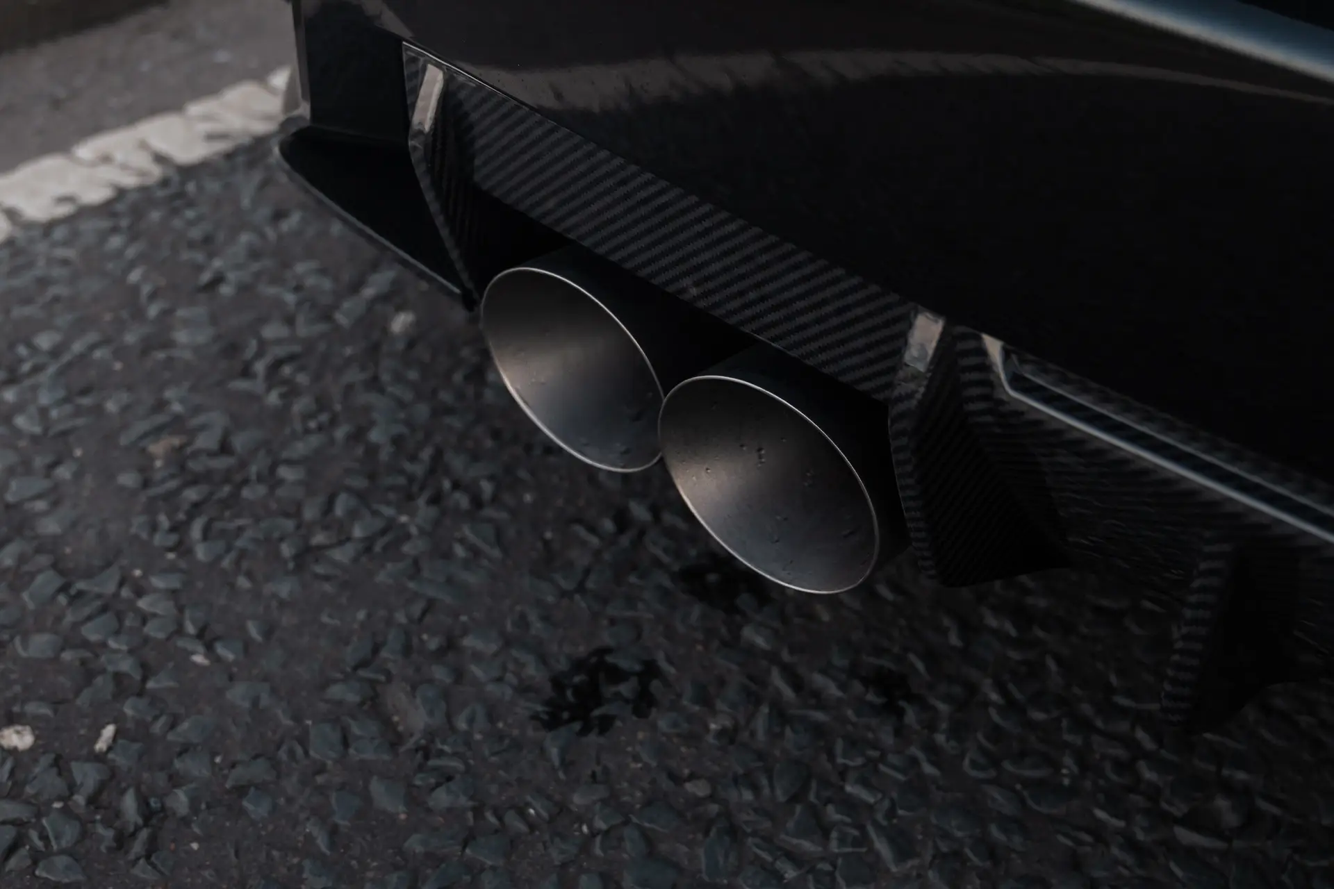 BMW G87 M2 – axle-back – sistema desde el resonador central con salidas GT-115 de titanio cepillado