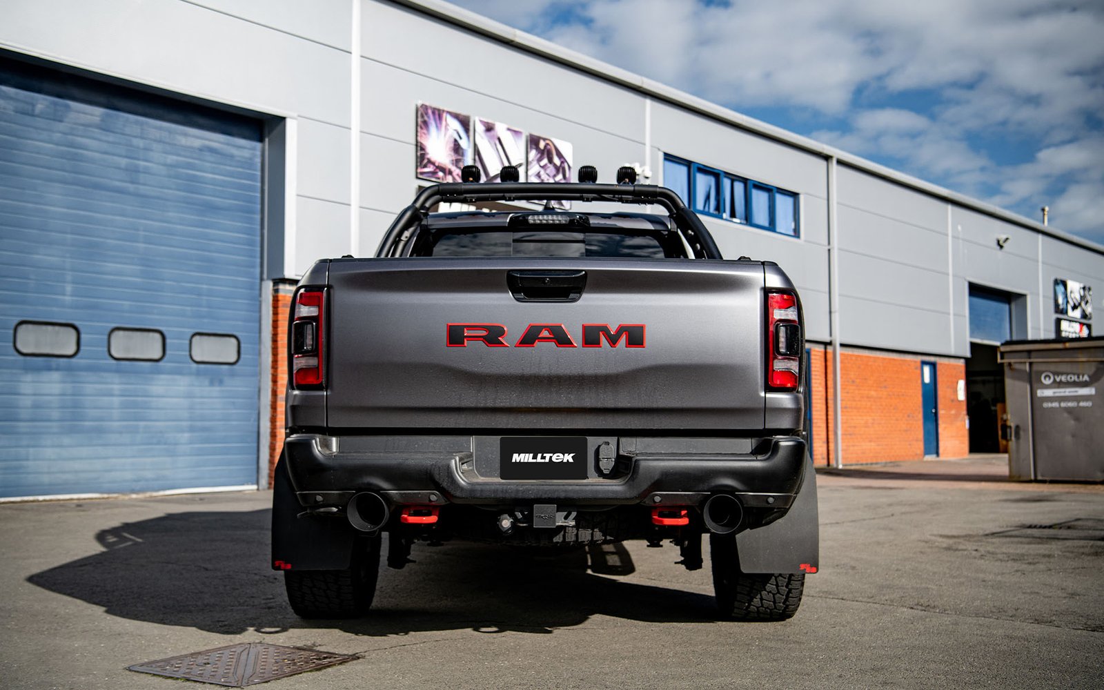 Dodge Ram 1500 TRX (con compresor) – salidas negras Cerakote – compatible con el escape original o Milltek