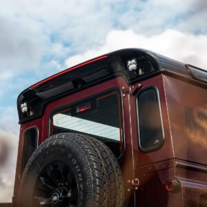 Land Rover Defender L316 (1986–2016) – Alerón trasero con tercera luz de freno integrada