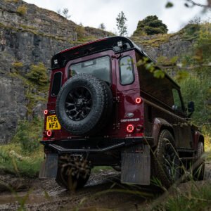 Land Rover Defender L316 (1986–2016) – Alerón trasero con tercera luz de freno integrada