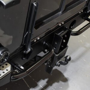 Land Rover Defender L316 (1986–2016) – Estribo trasero dividido