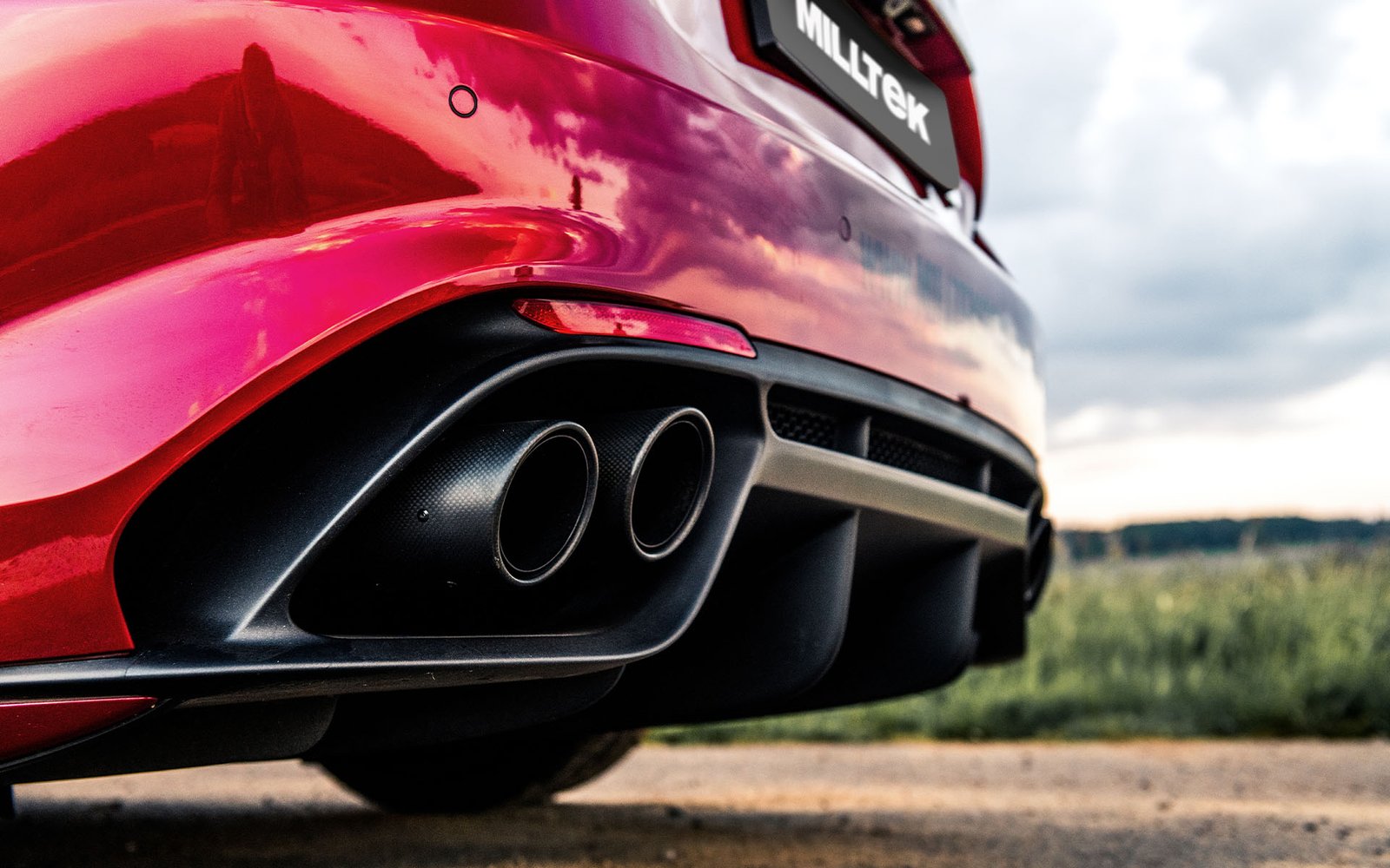 Alfa Romeo Giulia 2.9 V6 Quadrifoglio – escape desde el tubo delantero con salidas Jet-100 de carbono – con válvulas