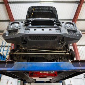 Ineos Grenadier – Kit de reubicación del amortiguador de dirección (solo volante a la derecha)