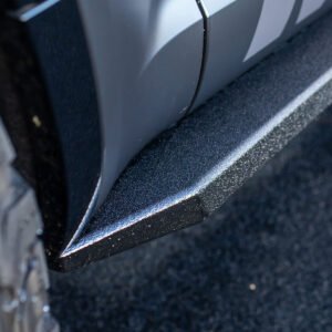 Land Rover Defender L663 (2020+) – Estribos laterales con protección de bajos