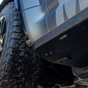 Land Rover Defender L663 (2020+) – Estribos laterales con protección de bajos