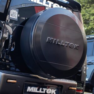 Cubierta de rueda de repuesto con logotipo Milltek en relieve – Negro satinado