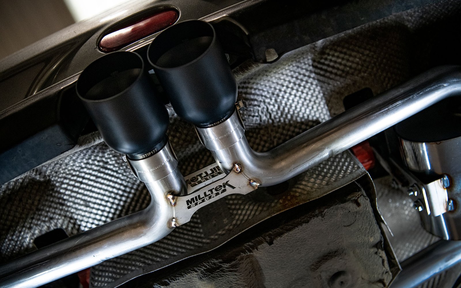 Mini Cooper S R53 – escape cat-back no resonado (sonido más intenso) con salidas negras Cerakote
