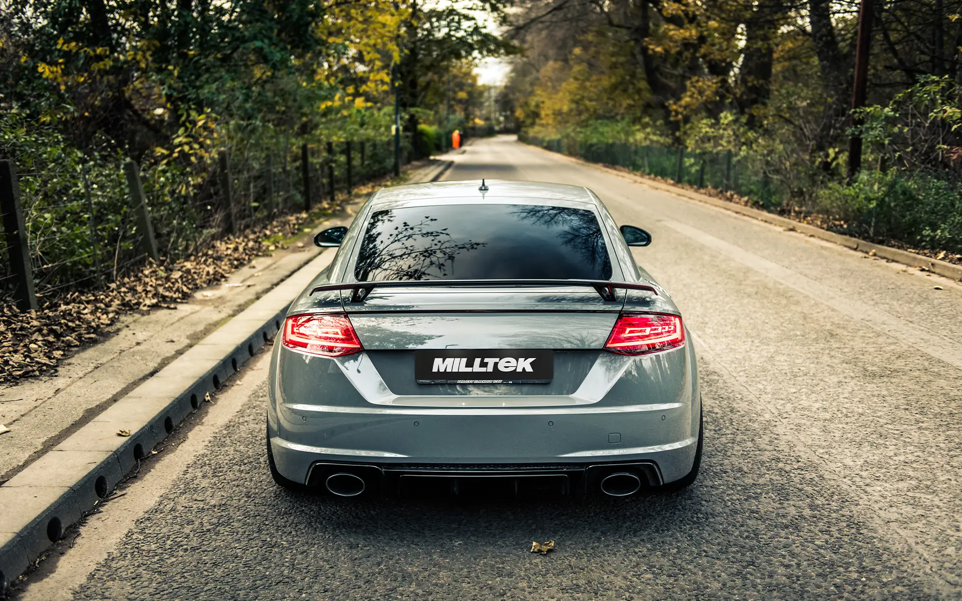 Audi TTRS MK3 Quattro – Escape cat-back no resonado (sonido más intenso) con salidas ovaladas negras Cerakote