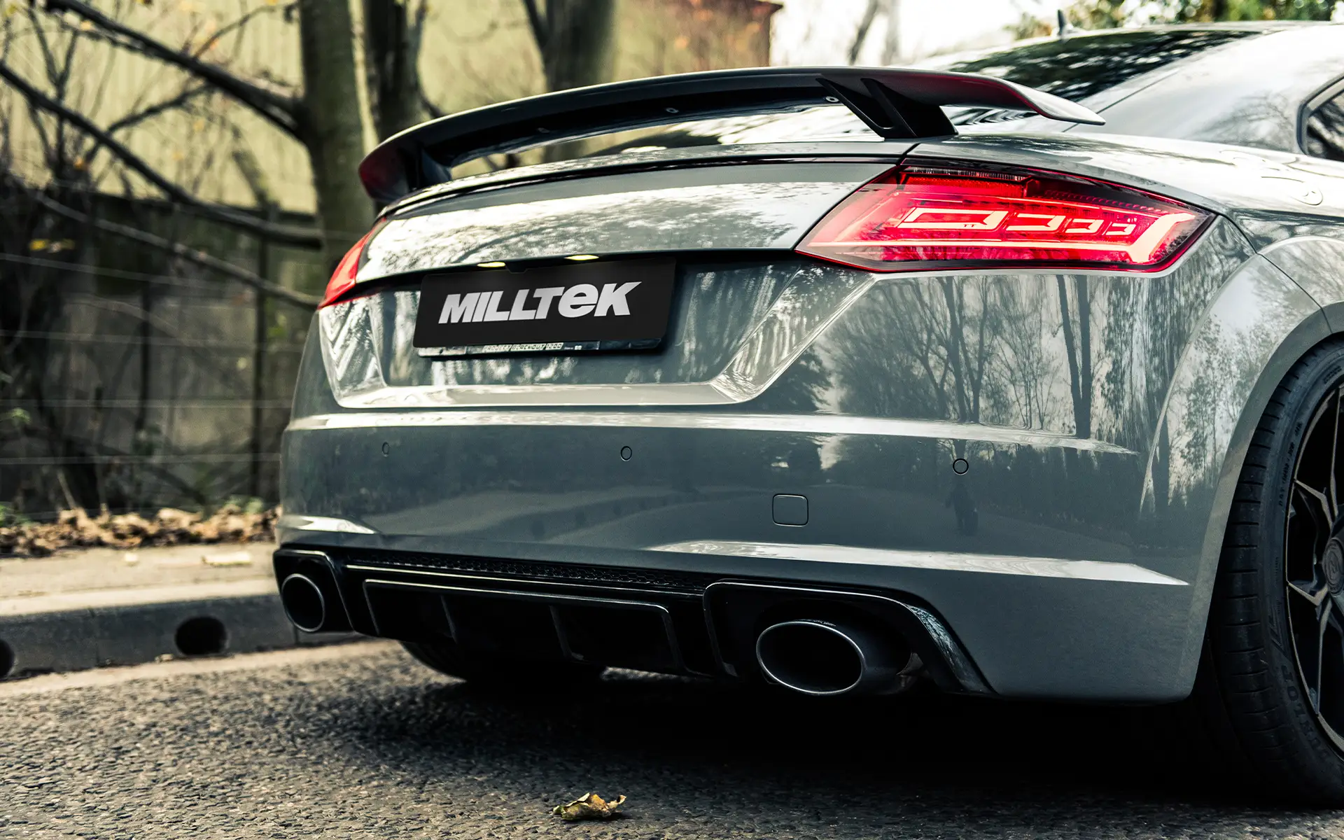 Audi TTRS MK3 Quattro – Escape cat-back no resonado (sonido más intenso) con salidas ovaladas negras Cerakote