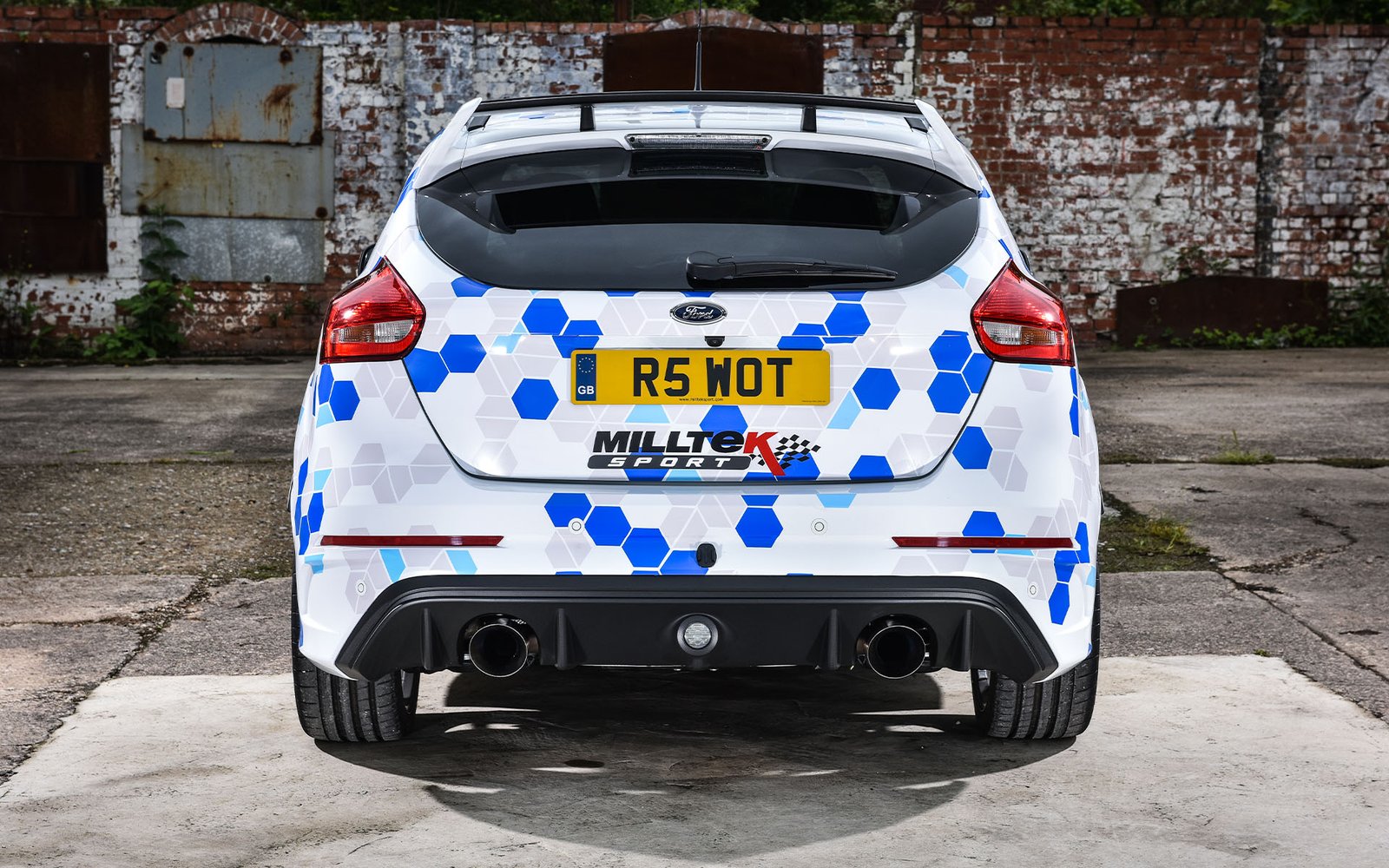 Ford Focus MK3 RS – Escape cat-back no resonado (sonido más intenso) con salidas GT-115 pulidas
