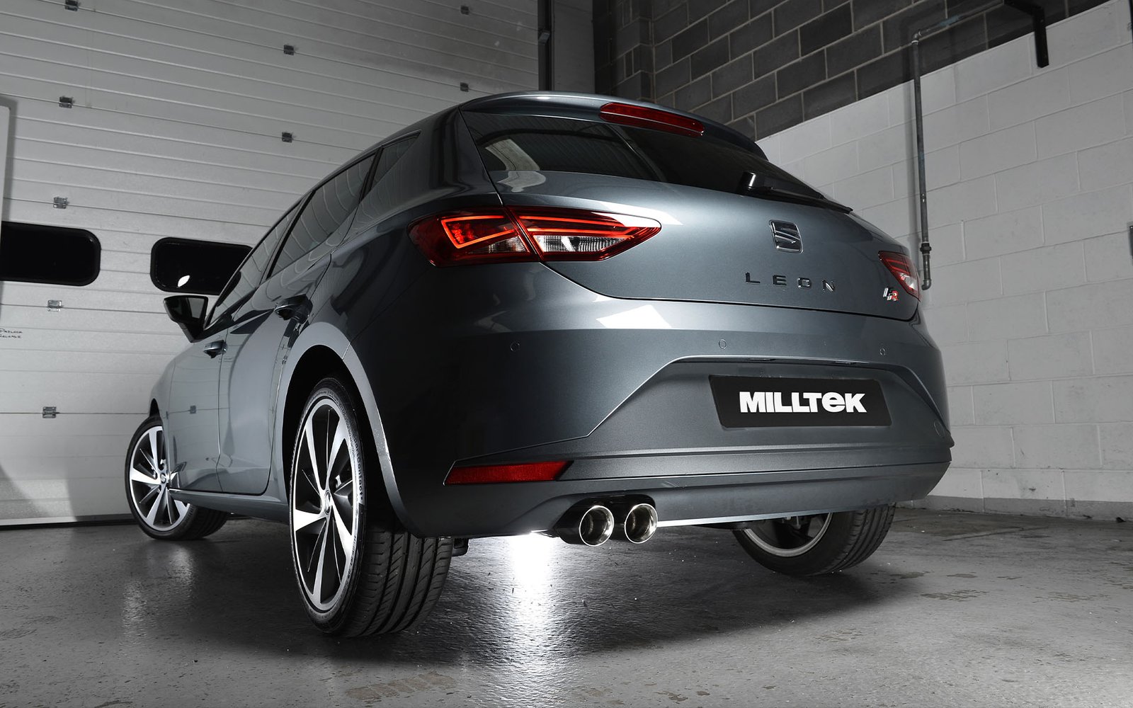 Seat Leon FR 2.0 TDI 150 – Escape cat-back no resonado (sonido más intenso) con salidas pulidas