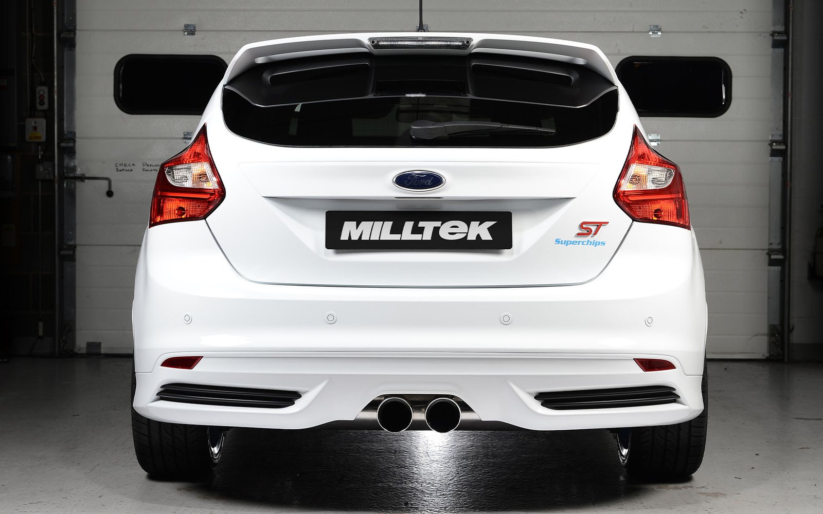 Ford Focus MK3 ST 5 puertas compacto – Escape cat-back no resonado (sonido más intenso) con salidas pulidas