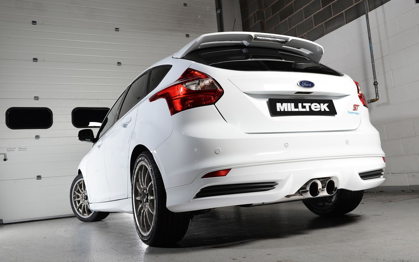 Ford Focus MK3 ST 5 puertas compacto – Escape cat-back no resonado (sonido más intenso) con salidas pulidas