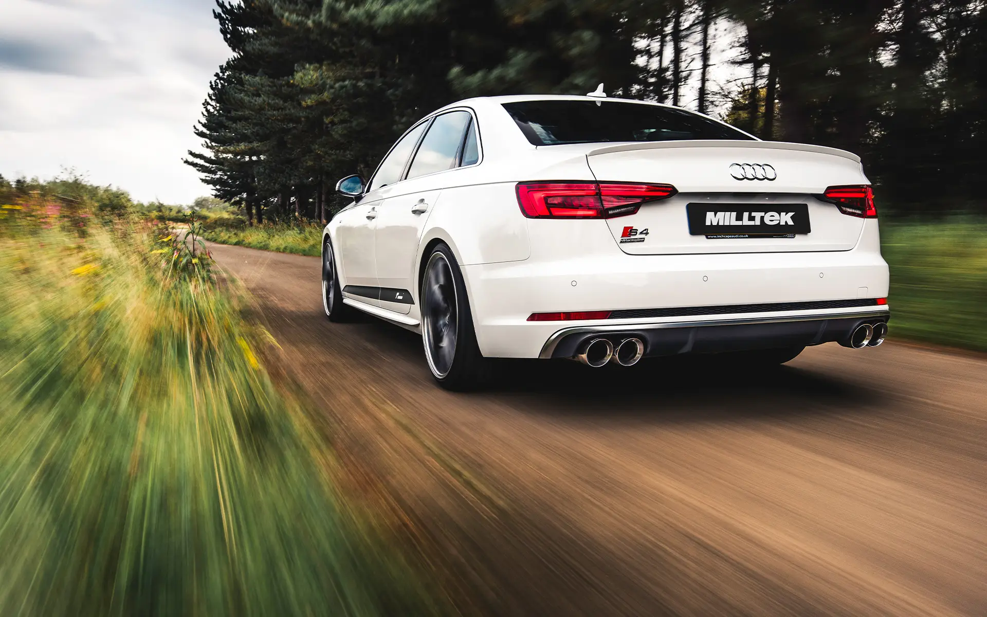 Audi S4 B9 modelos sin diferencial deportivo – escape cat-back no resonado (sonido más intenso) con salidas cuádruples pulidas