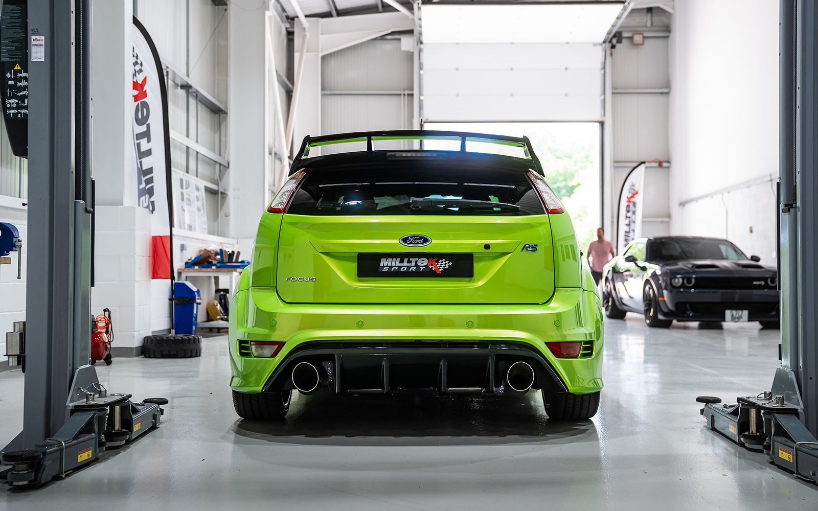 Ford Focus MK2 RS – escape turbo-back no resonado (sonido más intenso) con catalizador deportivo de alto flujo y dobles DTM salidas