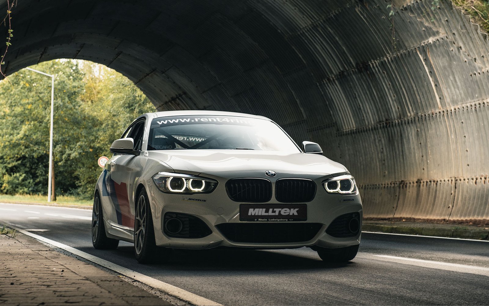 Sin válvulas (sonido más intenso) supresor del silencioso trasero con salidas GT-90 pulidas – M135i pieza inferior del paragolpes