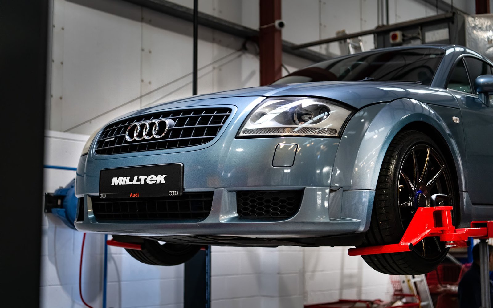 Audi TT MK1 V6 Quattro – escape cat-back no resonado (sonido más intenso)