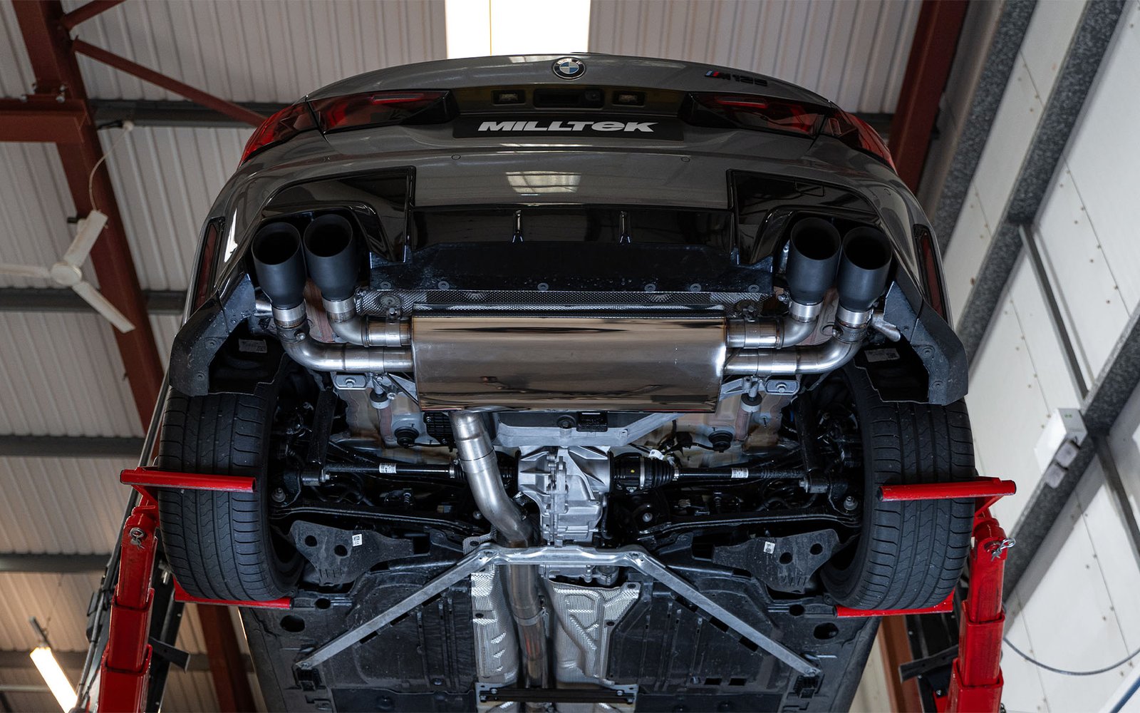 BMW M135i F70 – escape desde OPF/GPF con salidas negras Cerakote
