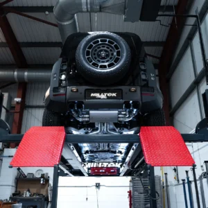 Land Rover Defender OCTA 4.4 V8 – escape desde el filtro de partículas con salidas pulidas