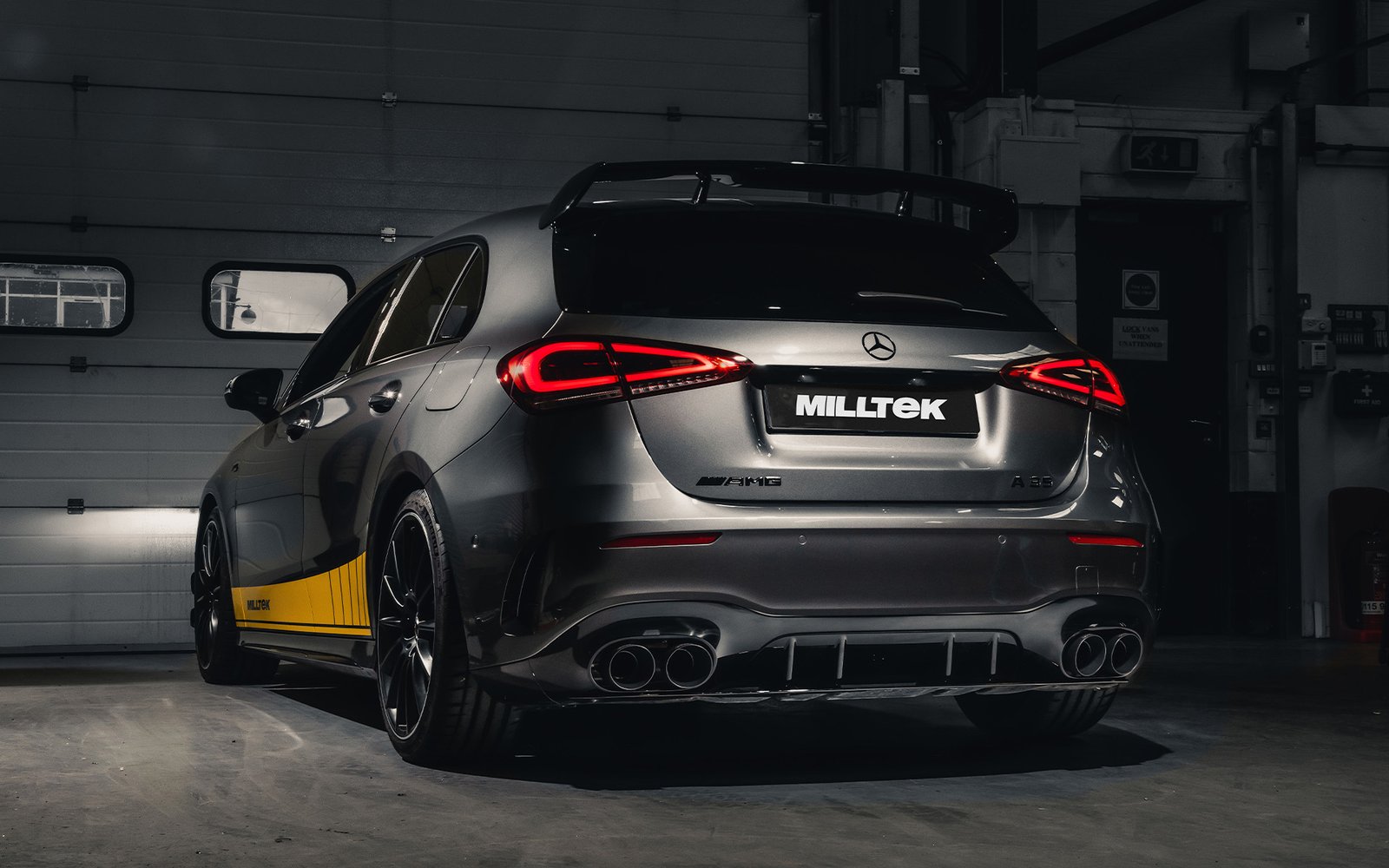 Mercedes A35 AMG W177 carrocería compacta (modelos con GPF) – cuatro salidas negras Cerakote