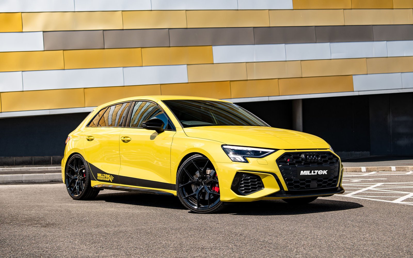 Audi S3 8Y Sportback modelos con GPF – ‘competición’ 80 mm no resonado (máxima intensidad de sonido) escape cat-back con salidas negras Cerakote