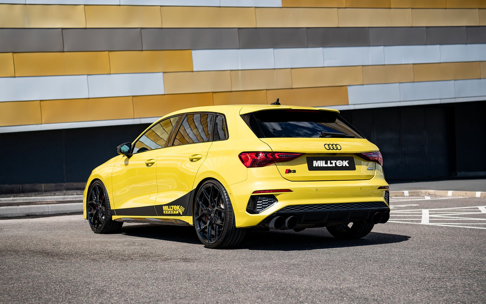 Audi S3 8Y Sportback modelos con GPF – ‘competición’ 80 mm no resonado (máxima intensidad de sonido) escape cat-back con salidas negras Cerakote