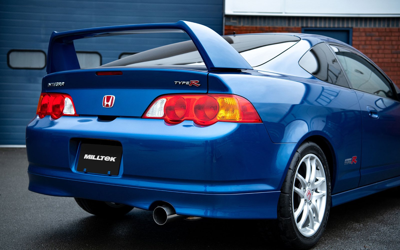 Honda Integra DC5 Type R – resonado cat-back con pared simple 3.5″ pulidas salida