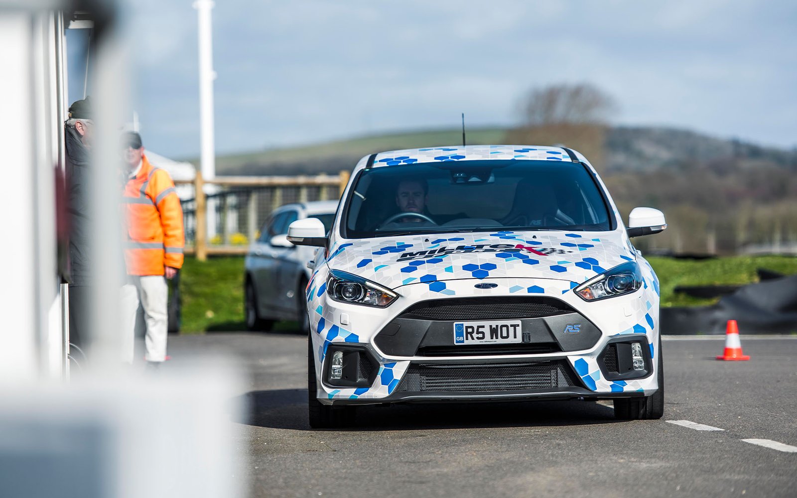 Ford Focus MK3 RS – Escape cat-back resonado (sonido más discreto) con salidas Jet-115 de carbono