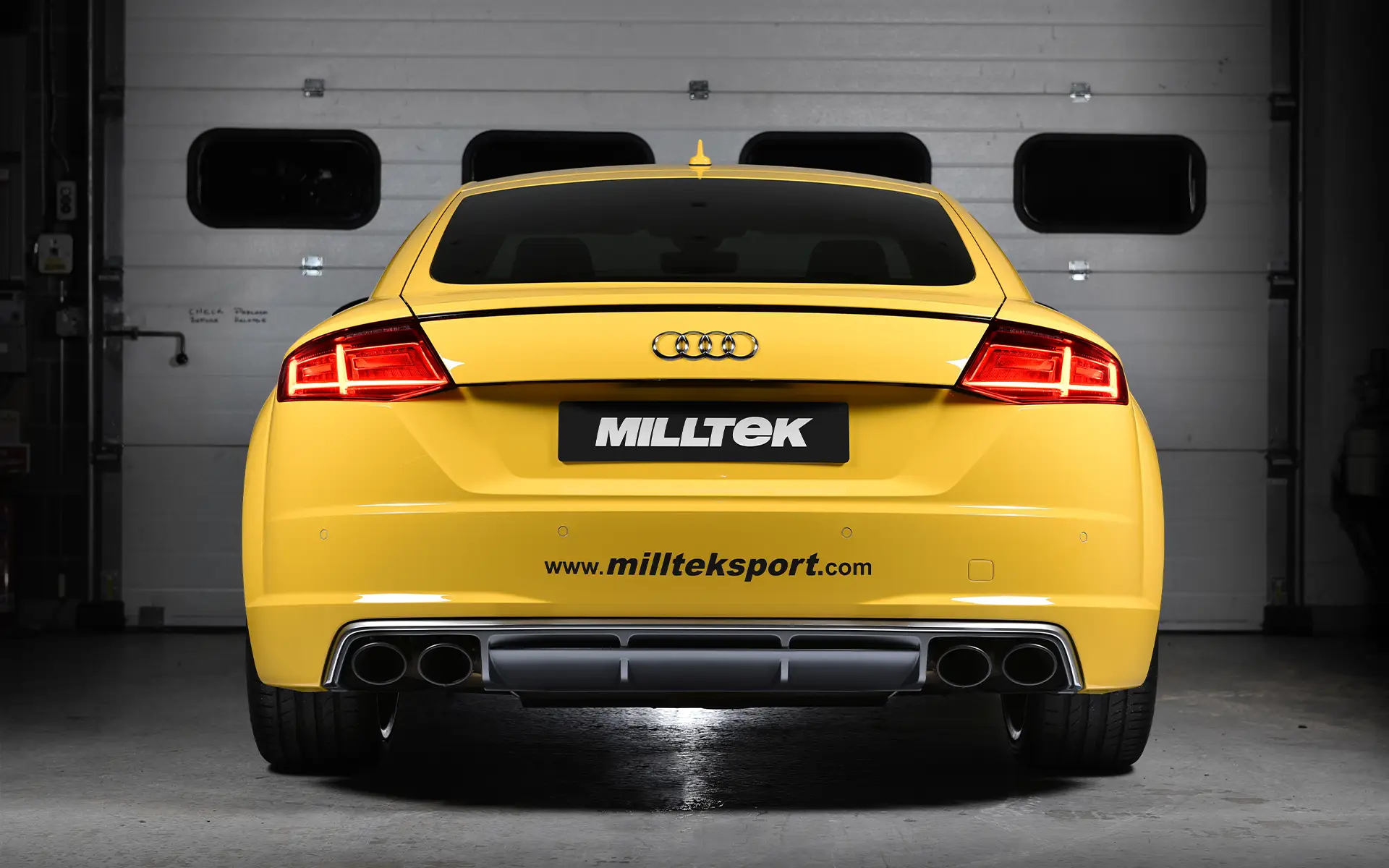Audi TTS MK3 – Escape cat-back resonado (sonido más discreto) con salidas ovaladas negras Cerakote