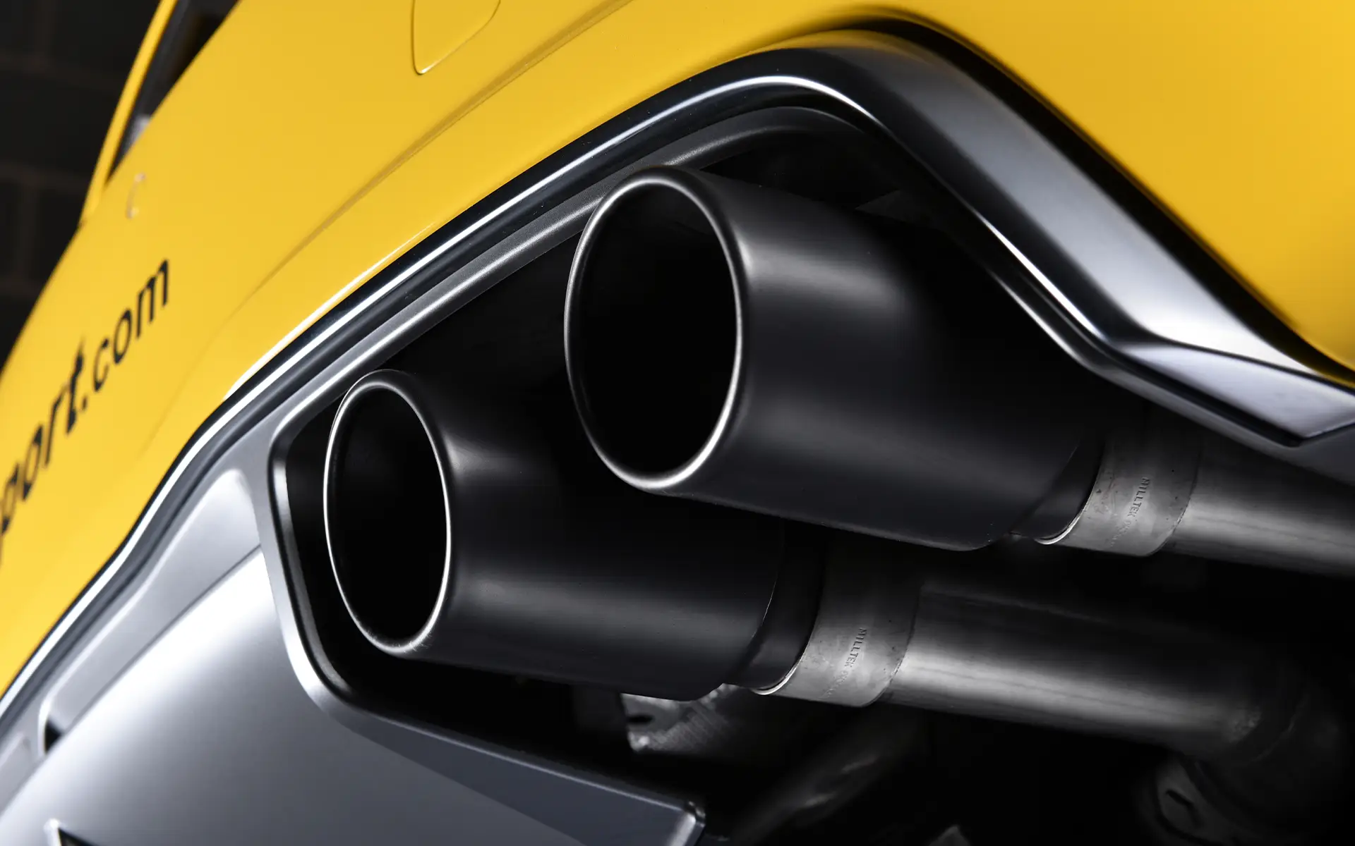 Audi TTS MK3 – Escape cat-back resonado (sonido más discreto) con salidas ovaladas negras Cerakote