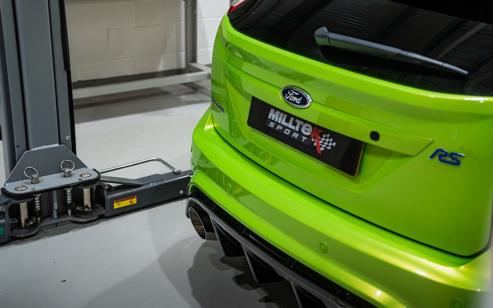 Ford Focus MK2 RS – Escape cat-back resonado (sonido más discreto) con dobles DTM salidas