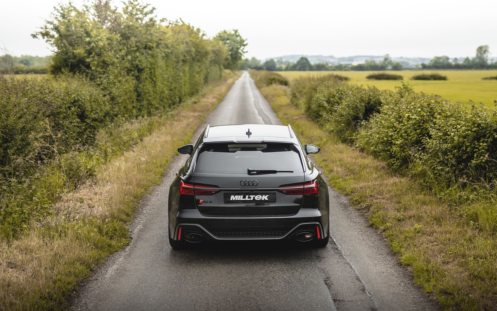 Audi RS6/RS7 C8 – escape cat-back resonado (sonido más discreto) (dobles 80 mm) con salidas ovaladas negras Cerakote