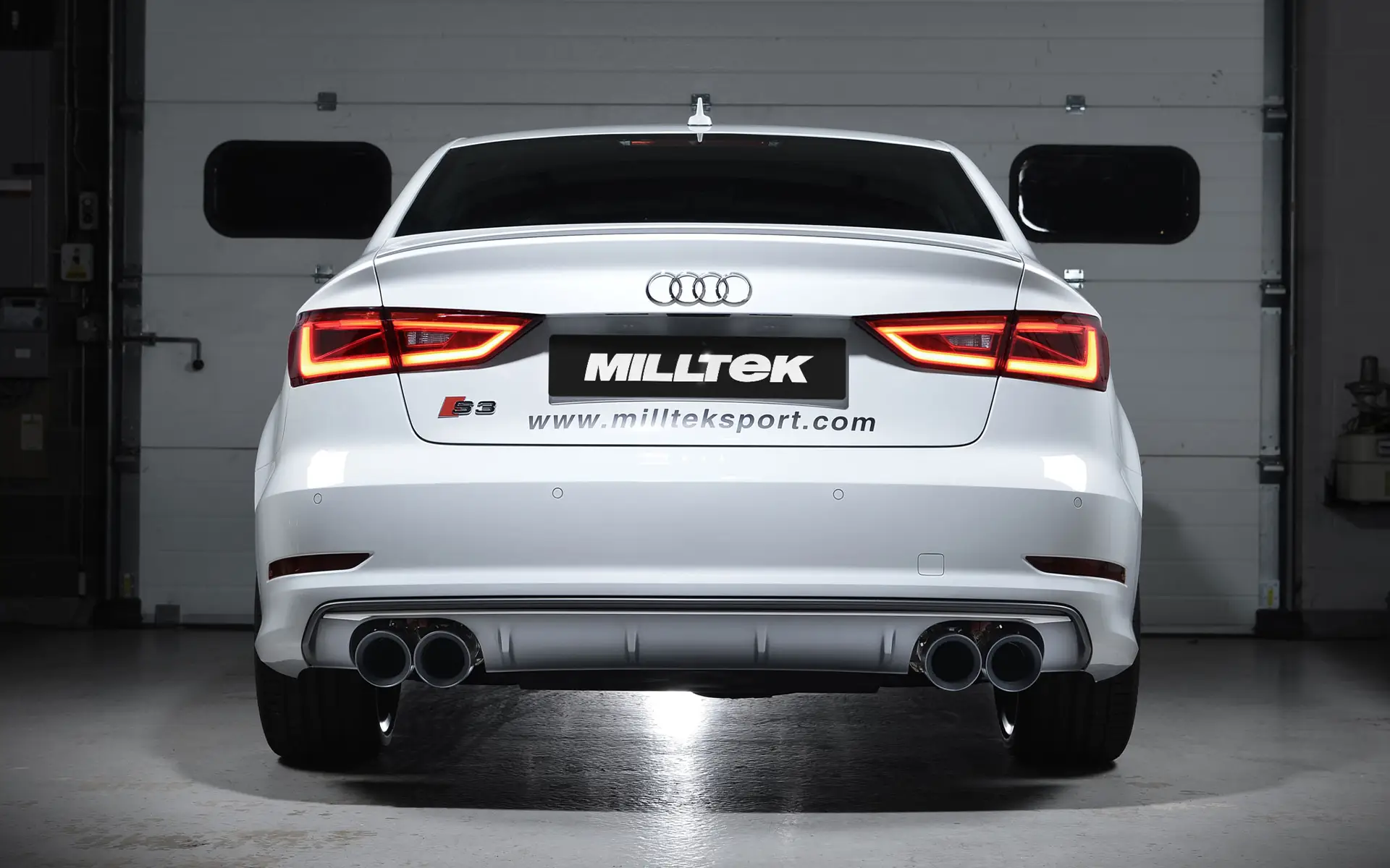 Audi S3 8V.2 – escape desde OPF/GPF resonado (sonido más discreto) con salidas cuádruples redondas negras Cerakote
