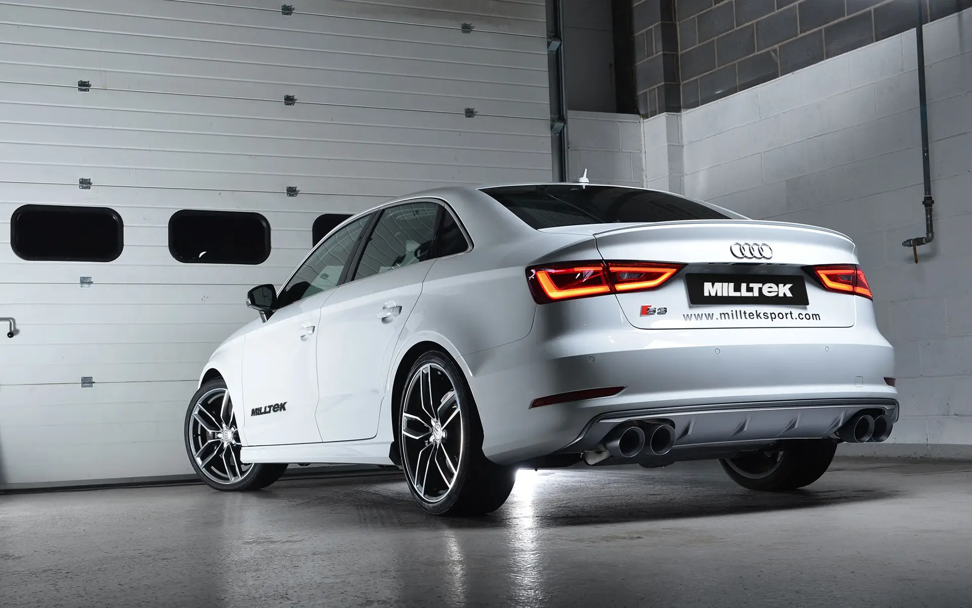 Audi S3 8V.2 – escape desde OPF/GPF resonado (sonido más discreto) con salidas cuádruples redondas negras Cerakote