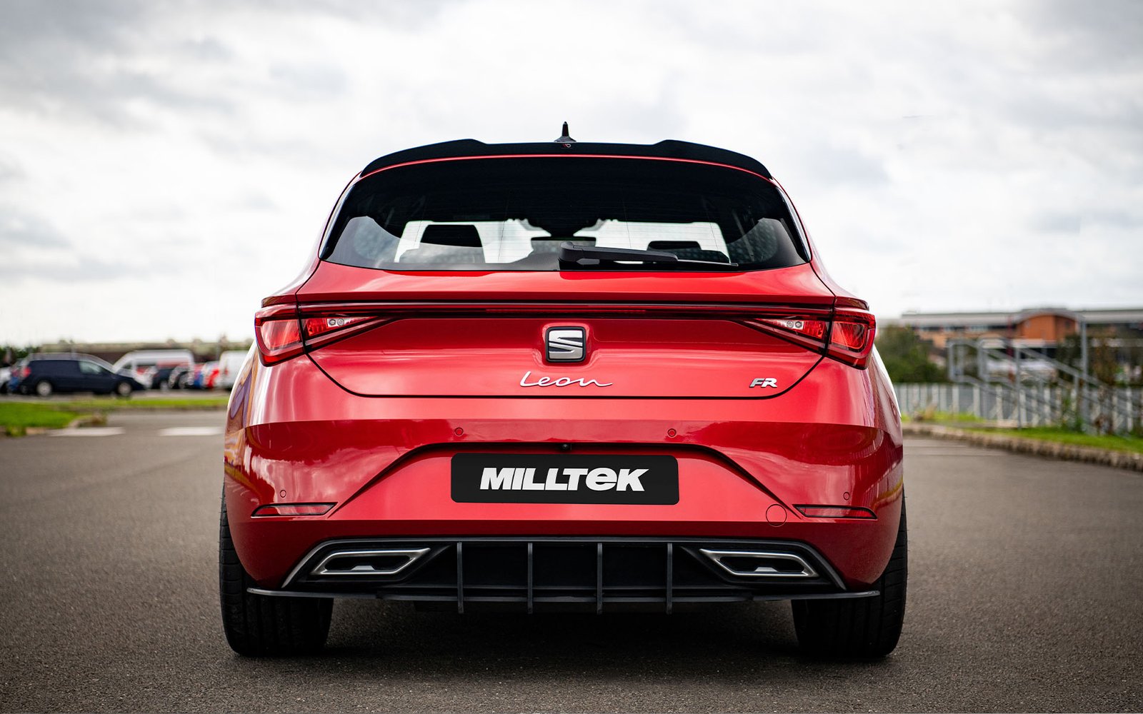 Seat Leon FR 1.5 eTDSI MK4 (modelos con GPF) – escape desde el filtro de partículas resonado (sonido más discreto) con Downturn salidas