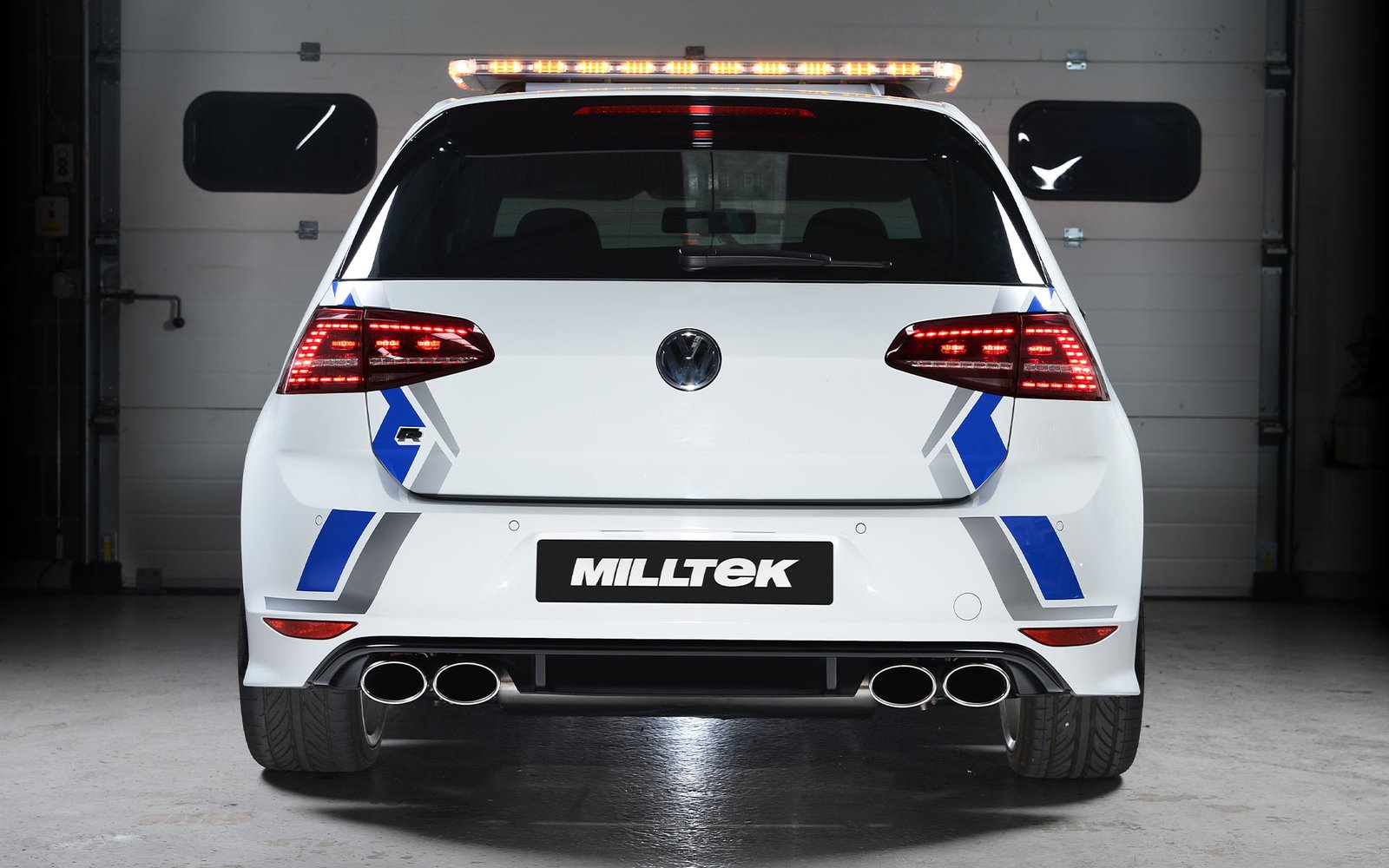 VW Golf R MK7 2.0 TSI (76.2 mm sistemas) – resonado competición (sonido más discreto) escape cat-back con salidas ovaladas pulidas