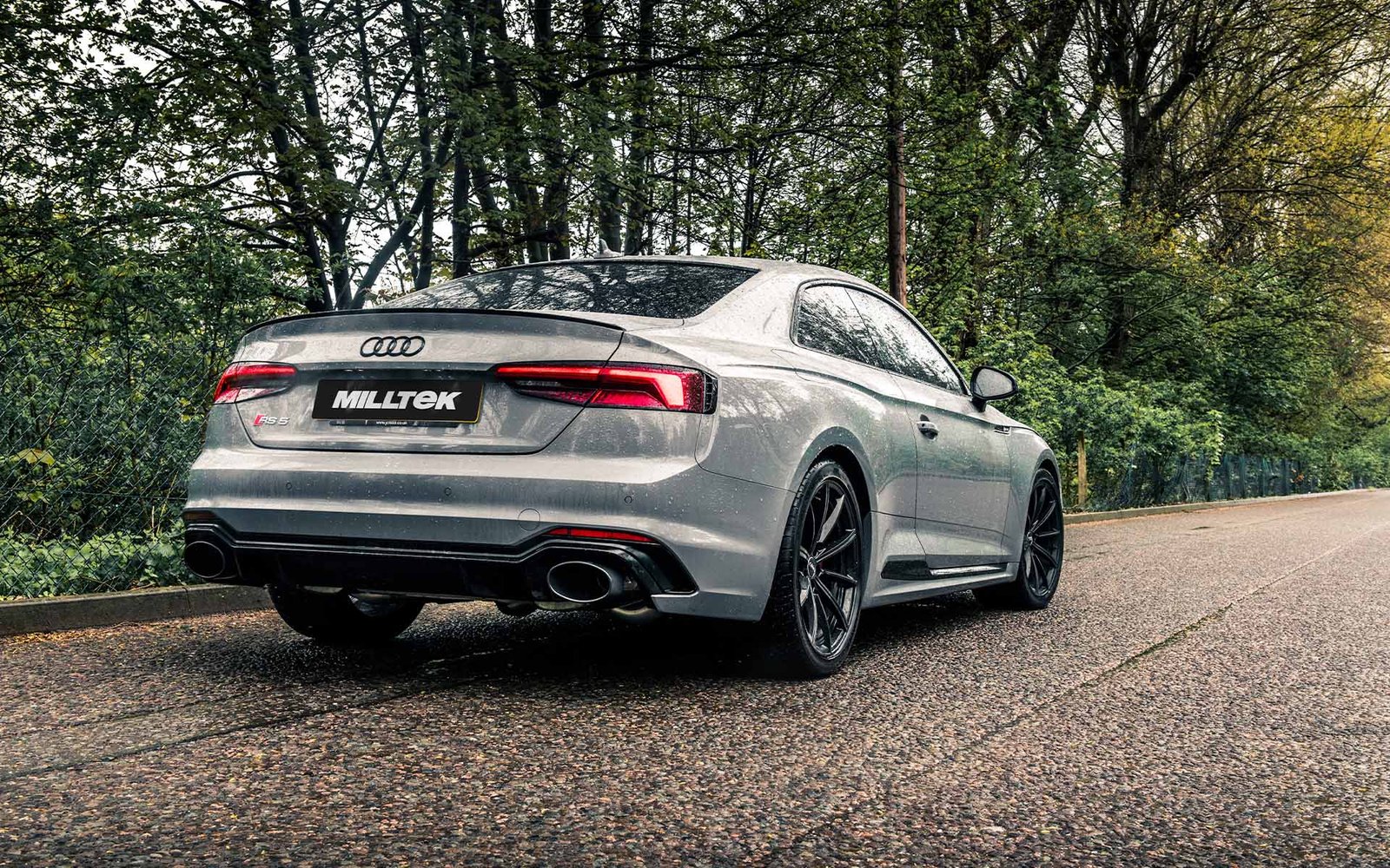 Audi RS5 B9 modelos sin GPF – Road+ escape cat-back con salidas ovaladas negras Cerakote