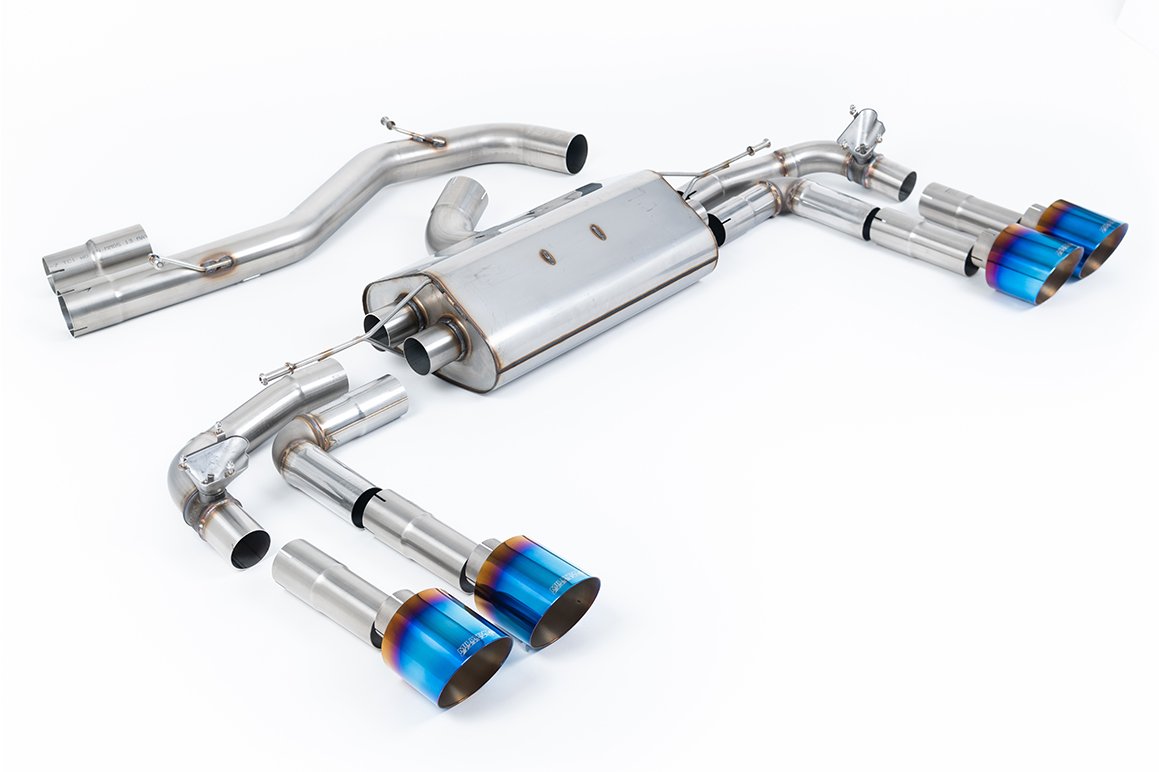 Audi S3 8Y – semirresonado sistema de escape cat-back con colas de titanio quemado