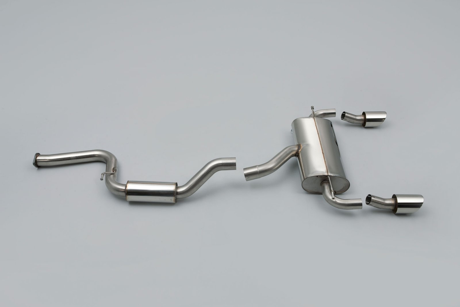Ford Focus MK2 RS – resonado (más discreto) sistema de escape cat-back con colas dobles DTM