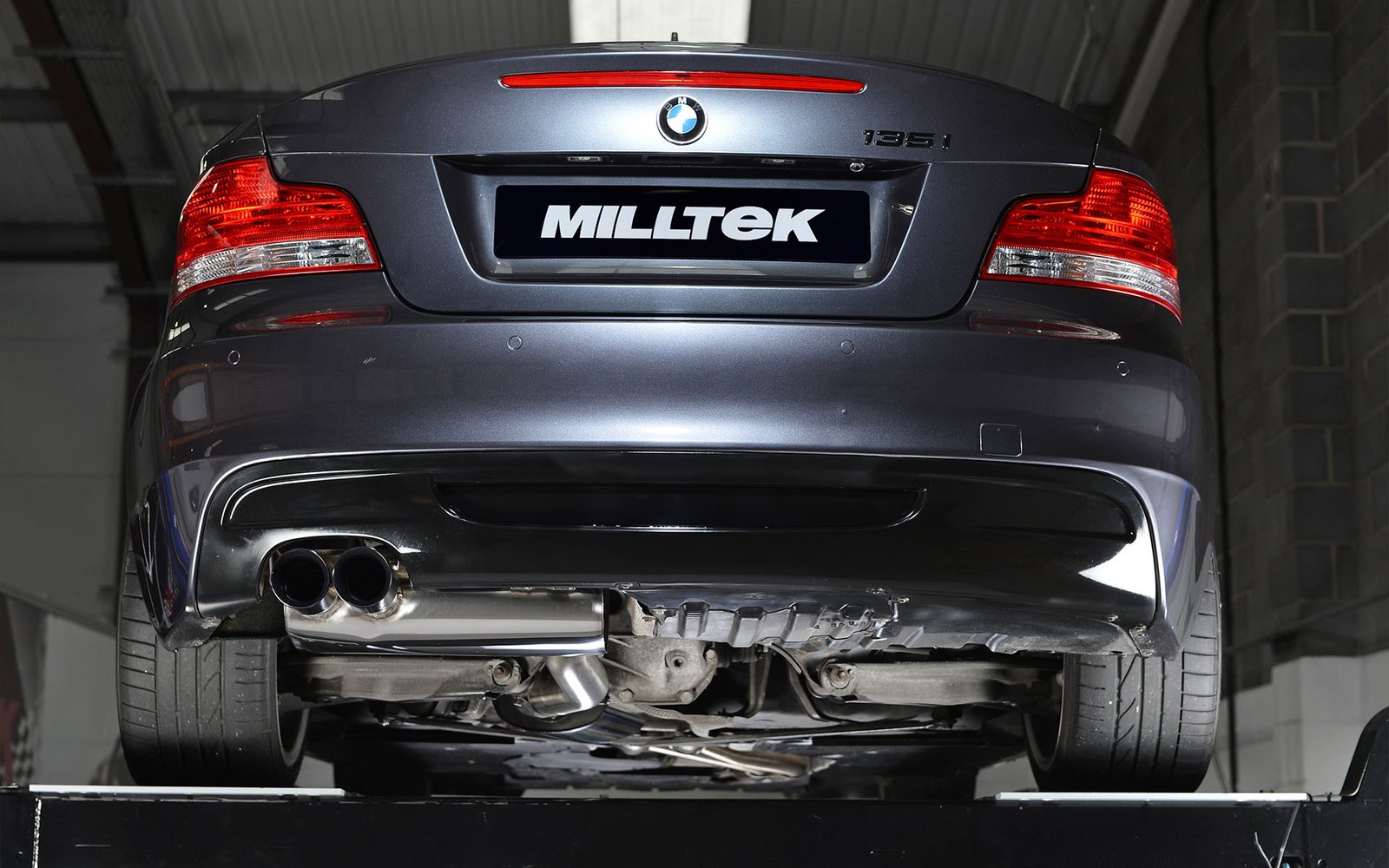 BMW 135 Coupé E82/88 – escape desde el catalizador secundario sistema de escape con recubrimiento cerámico negras GT80 salidas